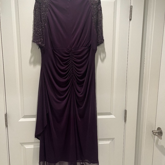 Laura Plus special occasion dress, size 18, plum/purple colour. - Picture 5 of 8
